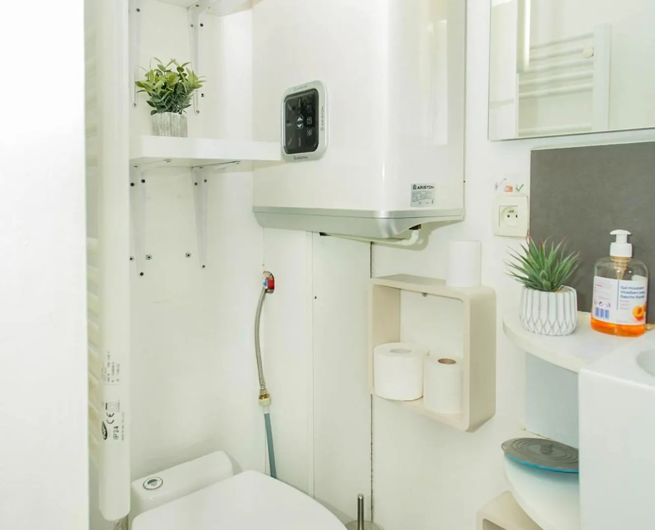 Champs Elysees & Arc De Triomphe - Cityapartmentstay Paris