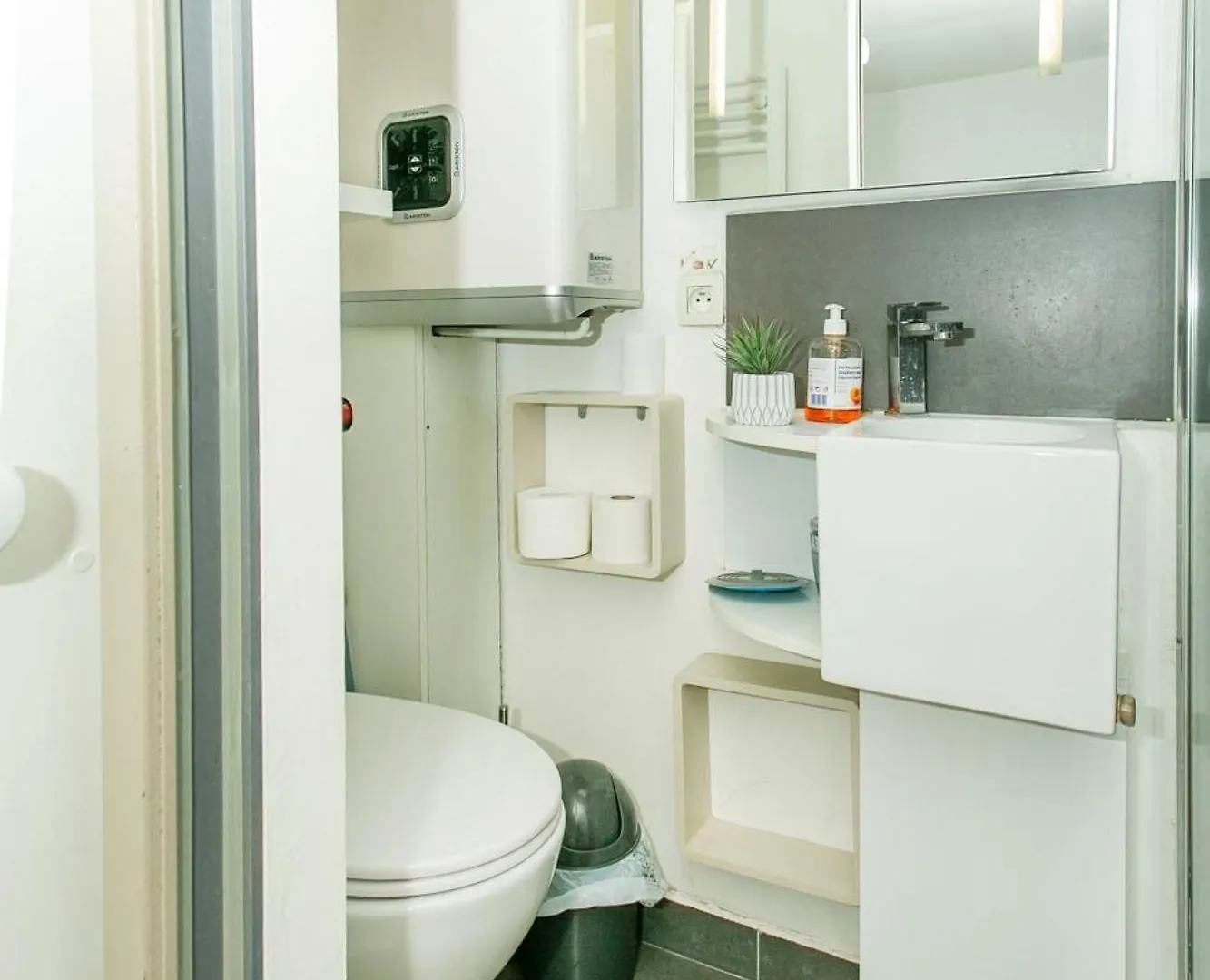 Champs Elysees & Arc De Triomphe - Cityapartmentstay *