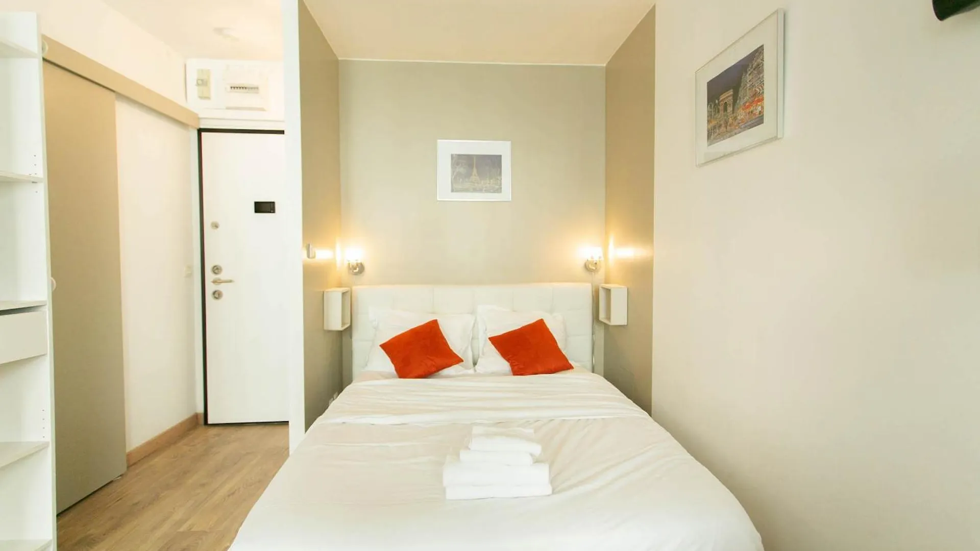 Champs Elysees & Arc De Triomphe - Cityapartmentstay *