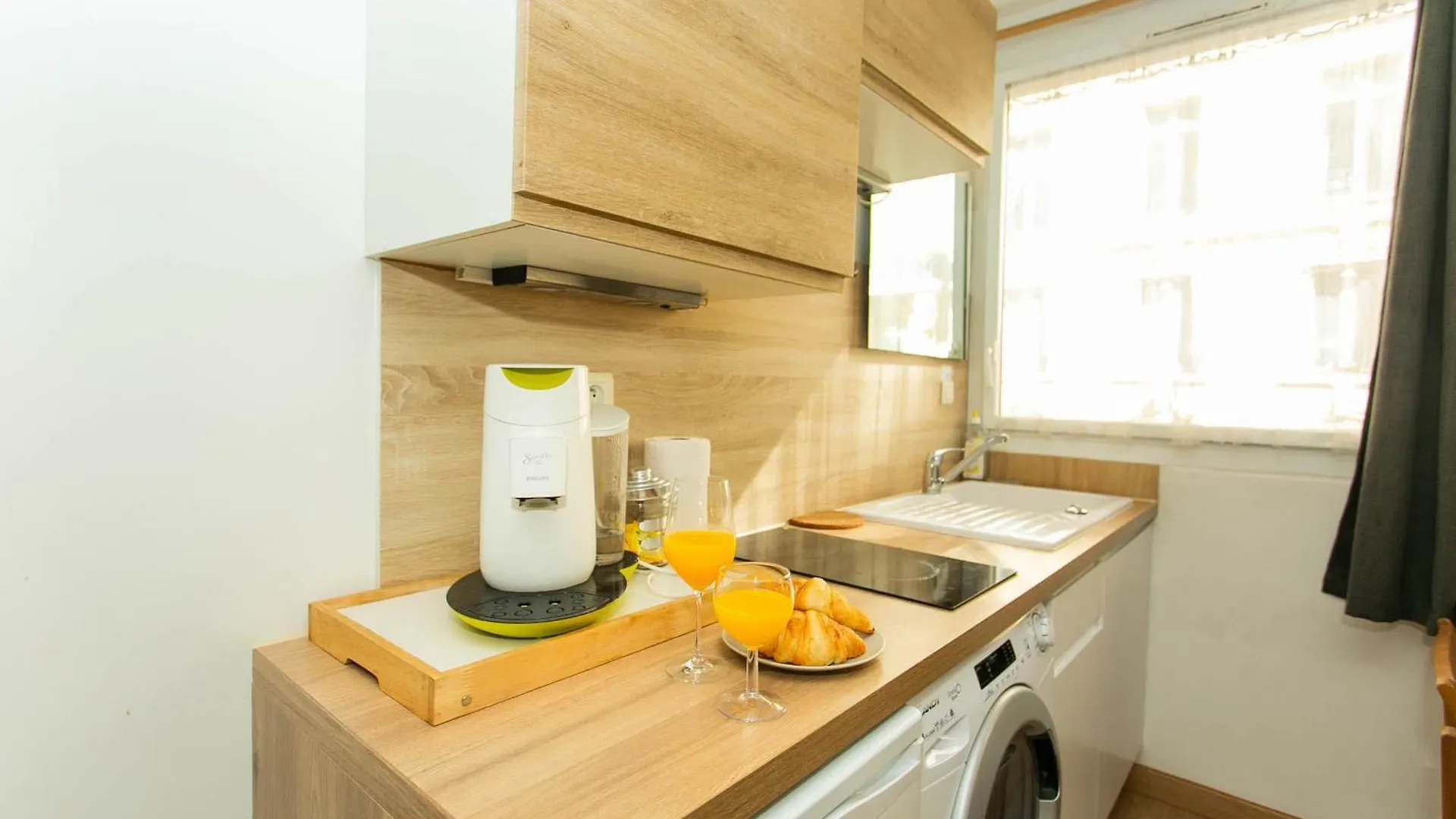 Champs Elysees & Arc De Triomphe - Cityapartmentstay *